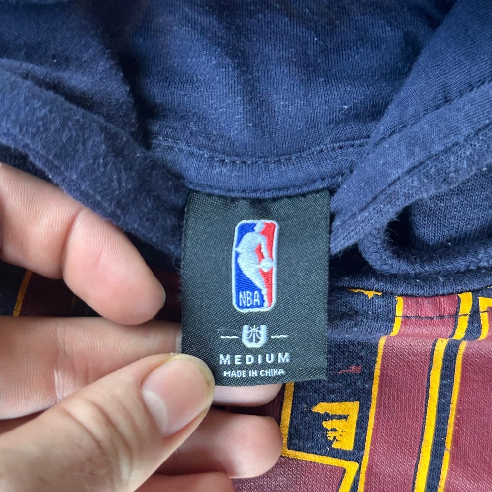 NBA Cleveland Cavaliers Hoodie Womens Medium Navy Excellent Cropped Graphic - Picture 3 of 4
